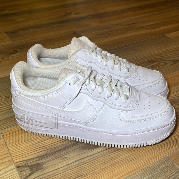 Nike Air Force 1 shadows Triple White Sneakers Size 9.5 - Picture 3 of 8